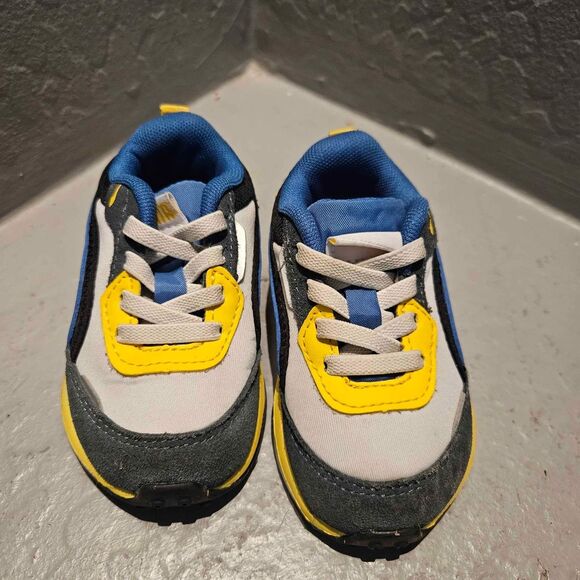 Puma Size 4 Toddler Tennis Shoes - Picture 2 of 5